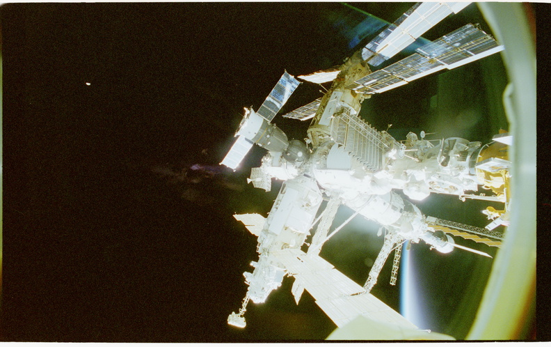 STS079-304-029.jpg