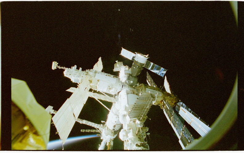 STS079-304-031.jpg