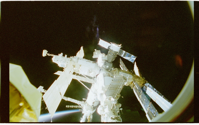 STS079-304-032.jpg