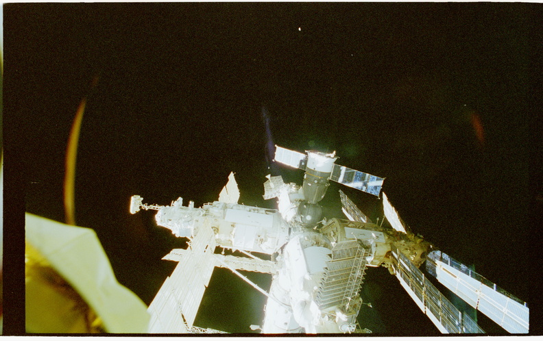 STS079-304-034.jpg