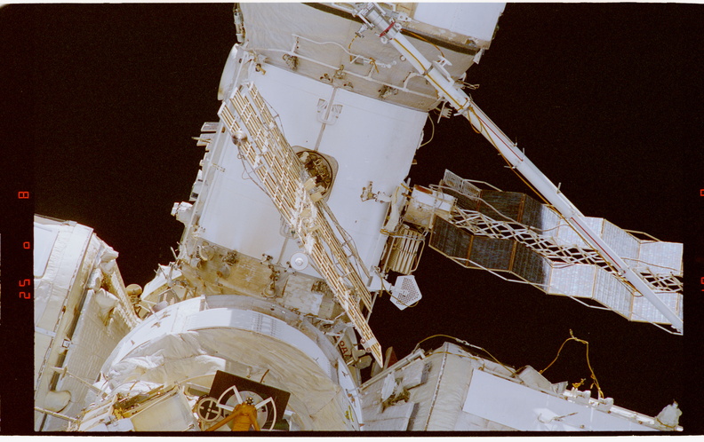 STS079-321-008.jpg