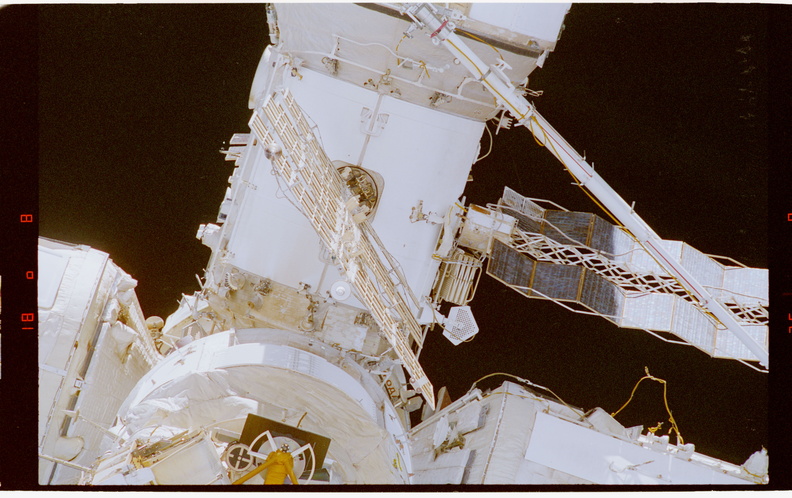 STS079-321-009.jpg