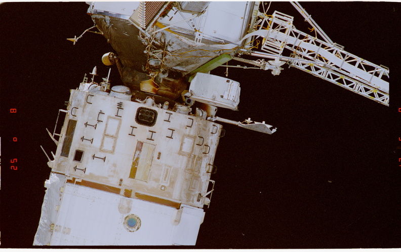 STS079-321-010.jpg