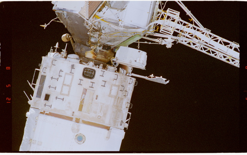 STS079-321-011.jpg