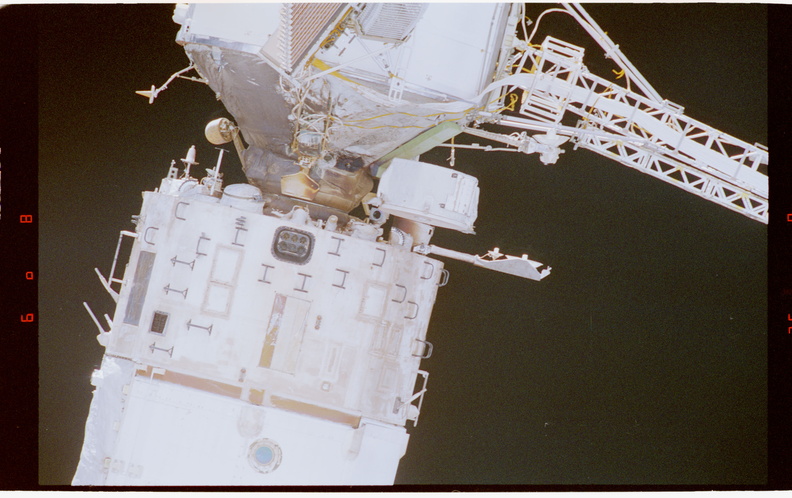 STS079-321-012.jpg