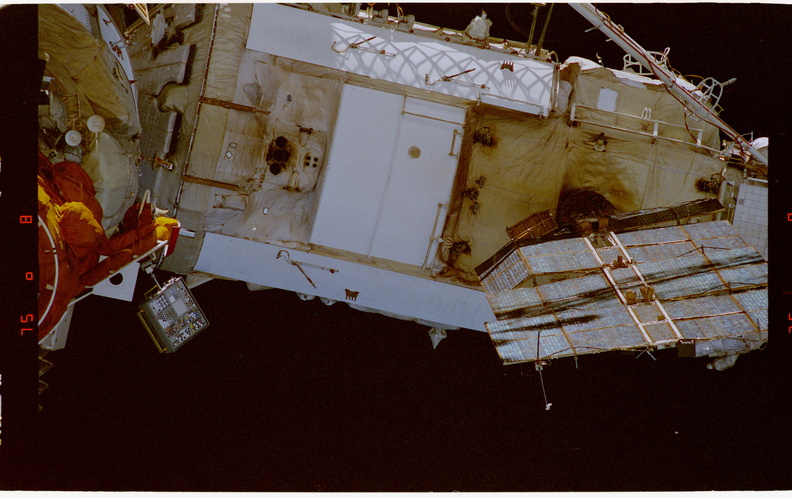 STS079-321-016.jpg