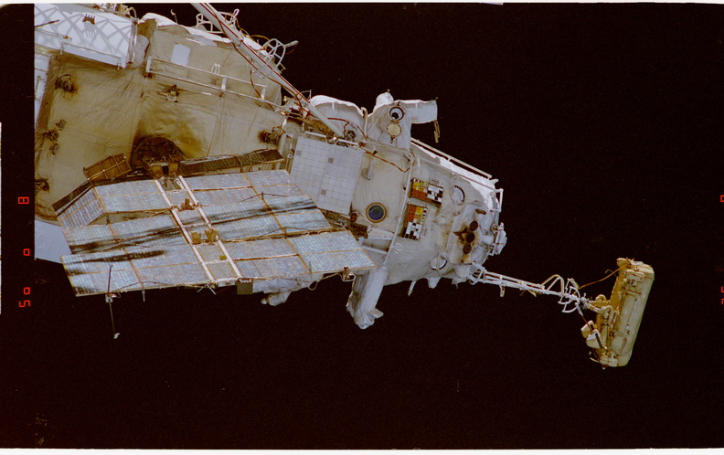 STS079-321-019.jpg