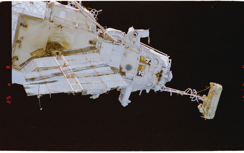 STS079-321-020.jpg