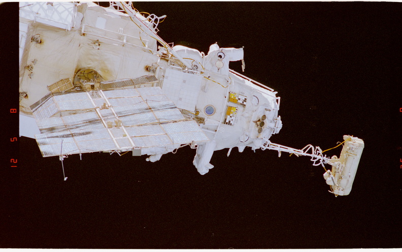 STS079-321-021.jpg