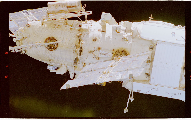 STS079-321-027.jpg