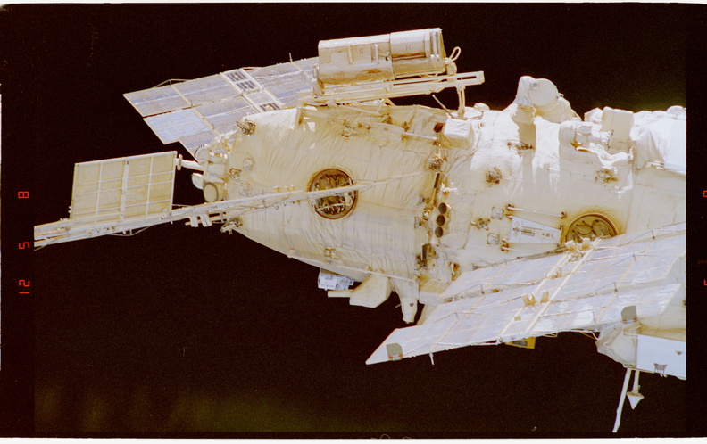 STS079-321-029.jpg