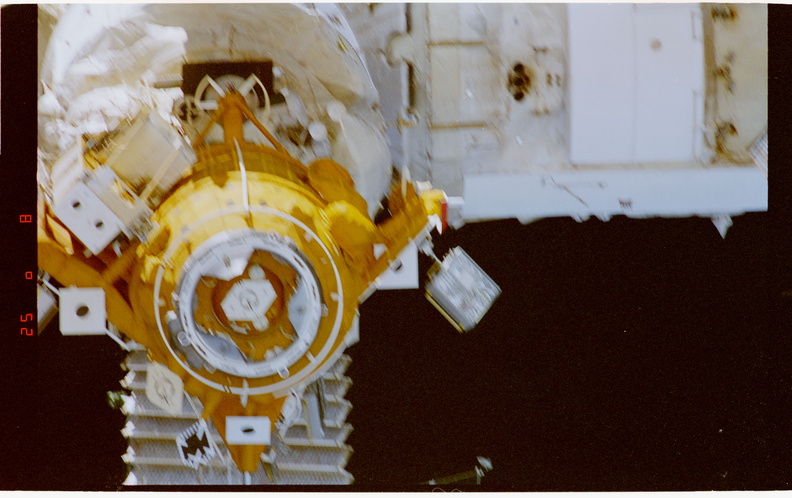 STS079-321-037.jpg