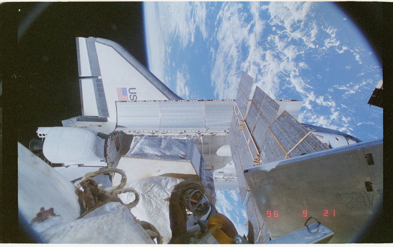 STS079-322-004.jpg