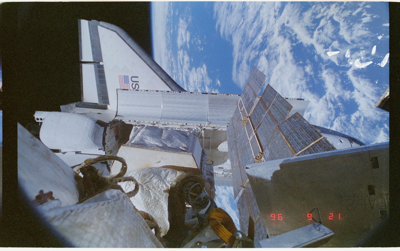 STS079-322-005.jpg
