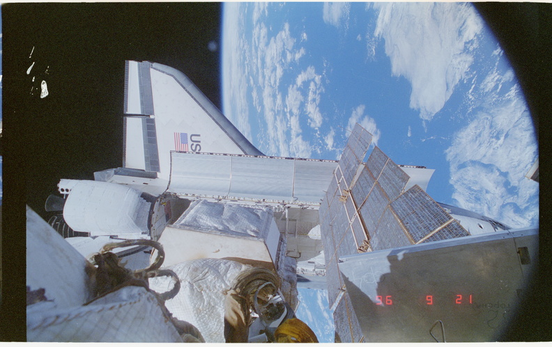STS079-322-006.jpg