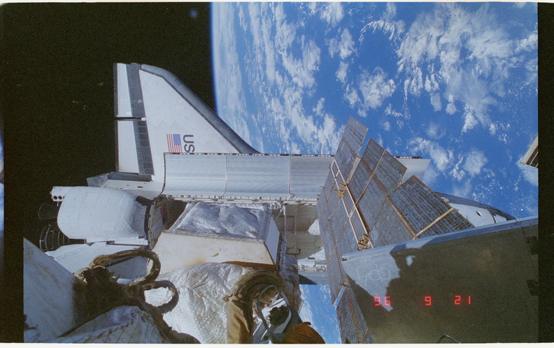 STS079-322-007.jpg