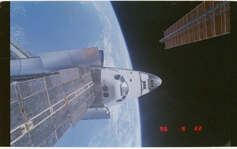 STS079-322-010.jpg