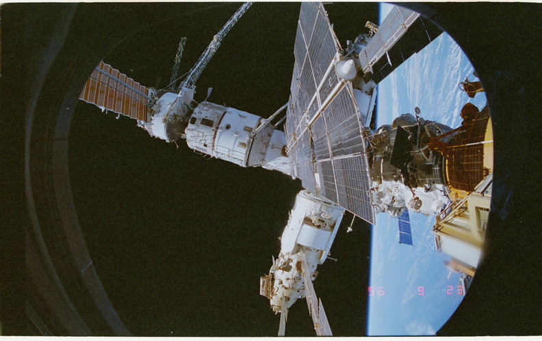 STS079-322-011.jpg