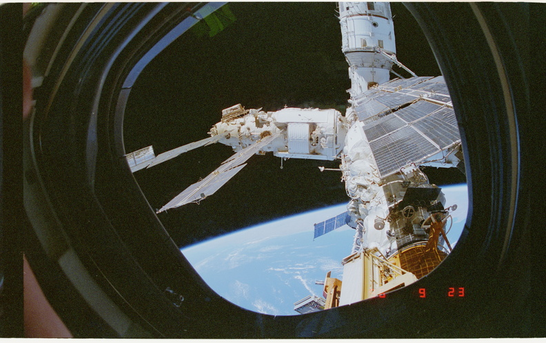STS079-322-014.jpg