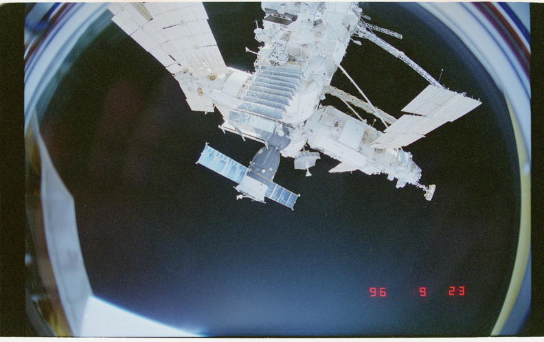 STS079-322-015.jpg