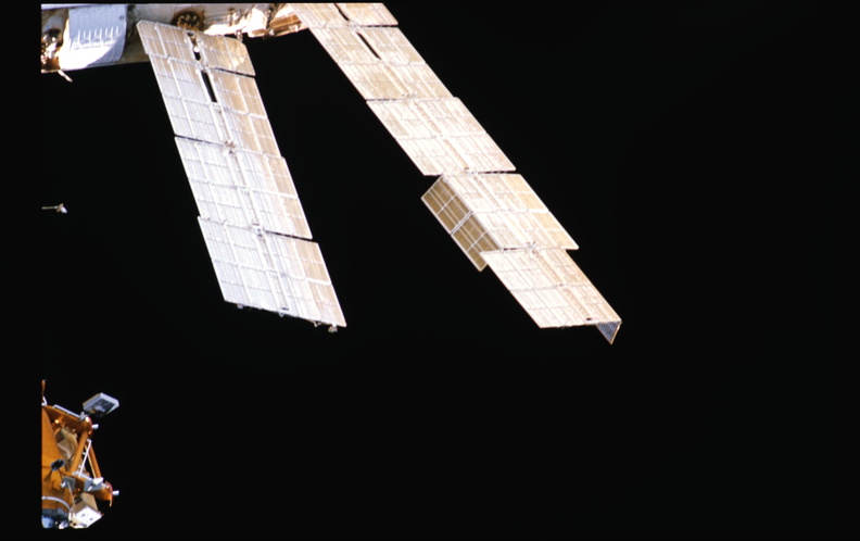 STS079-324-013.jpg