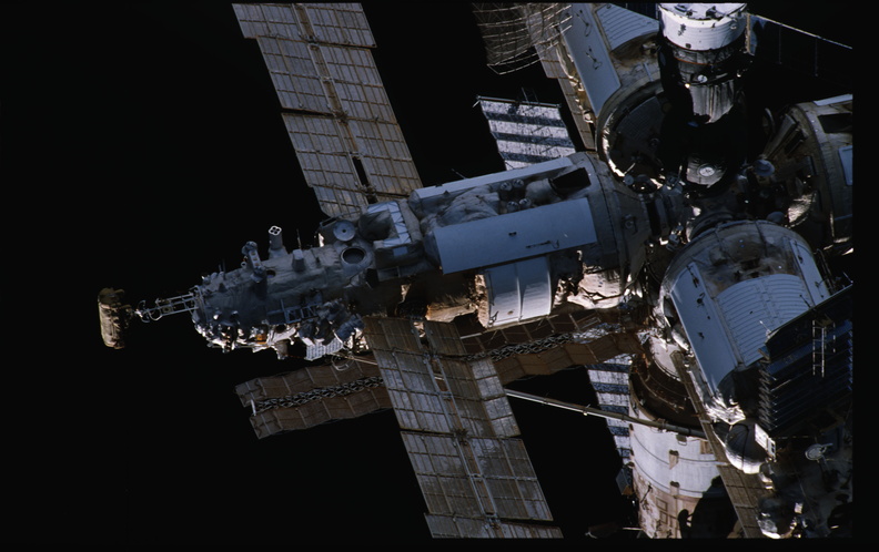 STS079-324-015.jpg