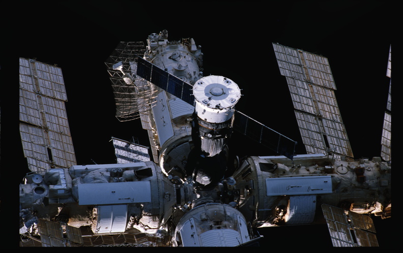STS079-324-019.jpg