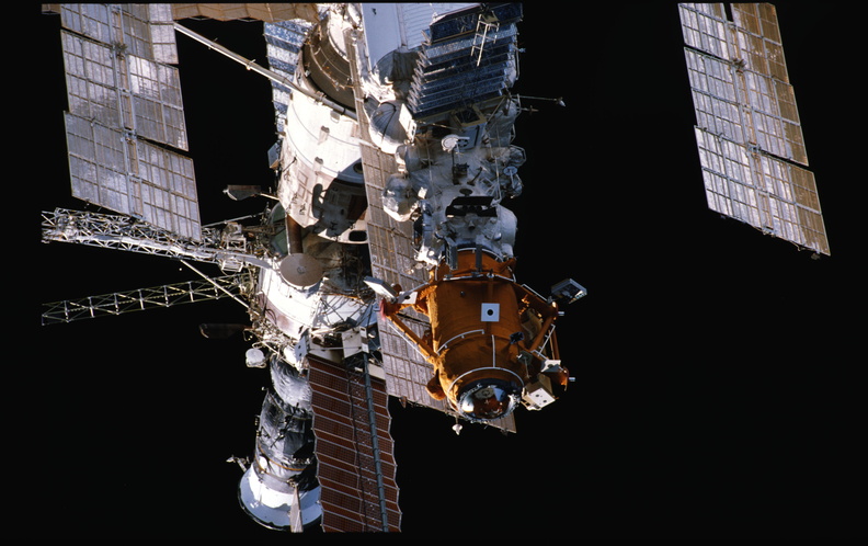 STS079-324-022.jpg