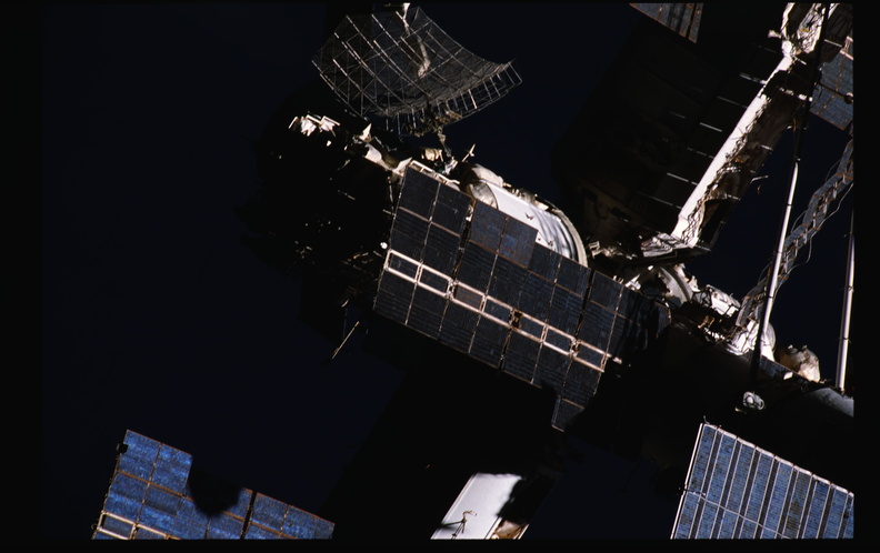 STS079-324-024.jpg