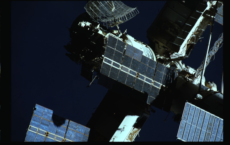 STS079-324-025.jpg