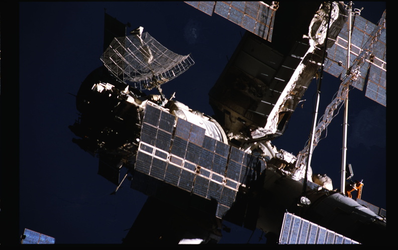 STS079-324-028.jpg