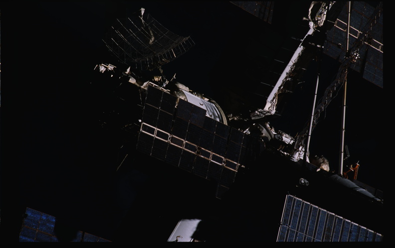 STS079-324-029.jpg