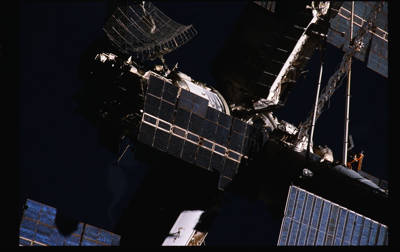 STS079-324-030.jpg