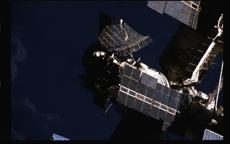 STS079-324-033.jpg