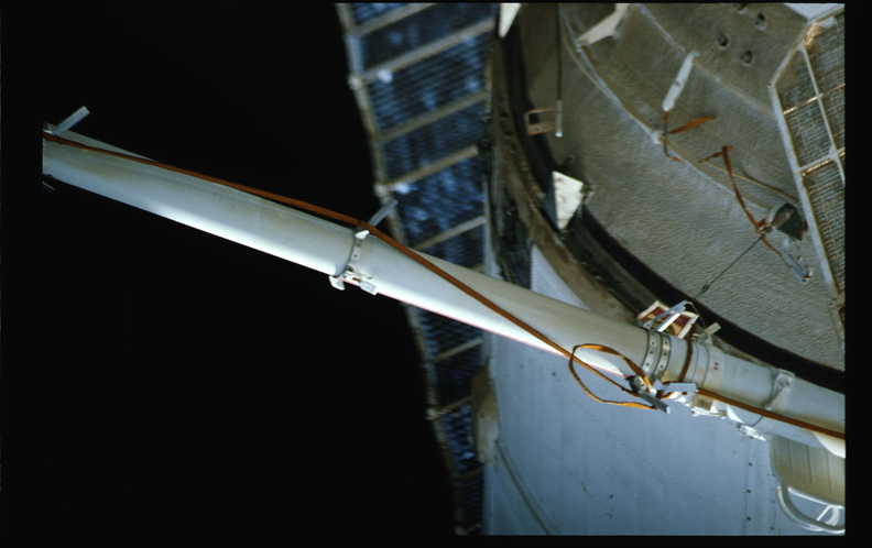 STS079-325-006.jpg