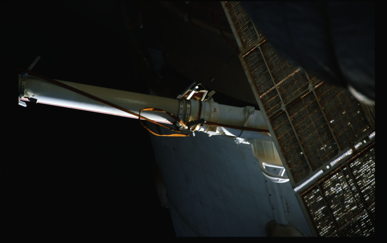 STS079-325-016.jpg