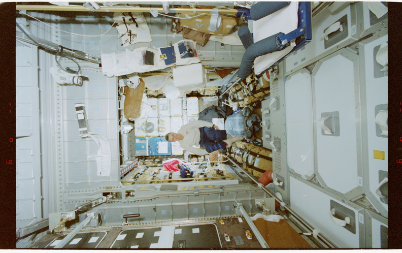 STS079-332-012.jpg