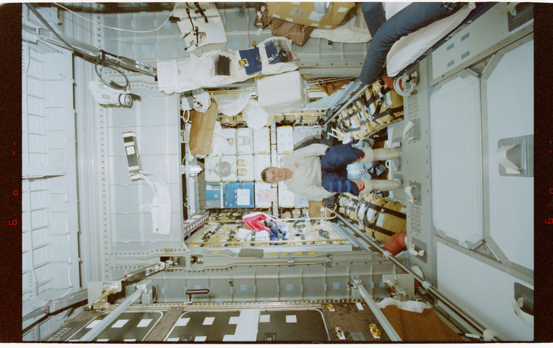 STS079-332-013.jpg