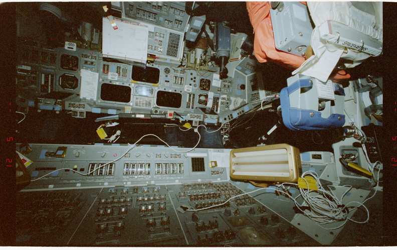 STS079-333-002.jpg
