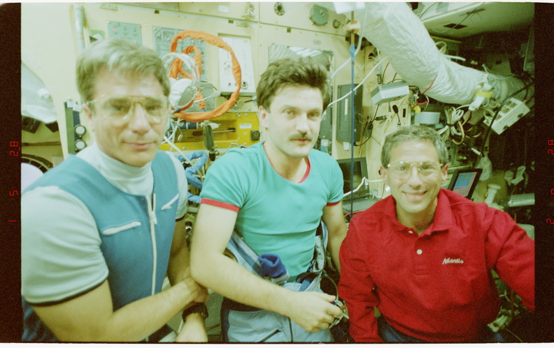 STS079-335-021.jpg