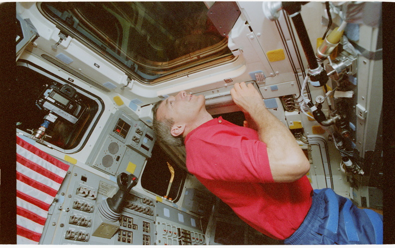 STS079-341-003.jpg