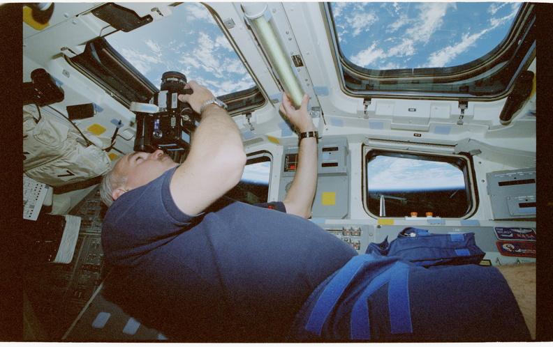 STS079-341-019.jpg