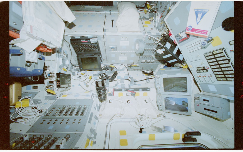 STS079-345-006.jpg
