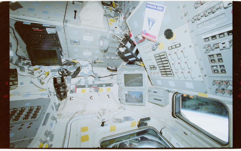 STS079-345-007.jpg