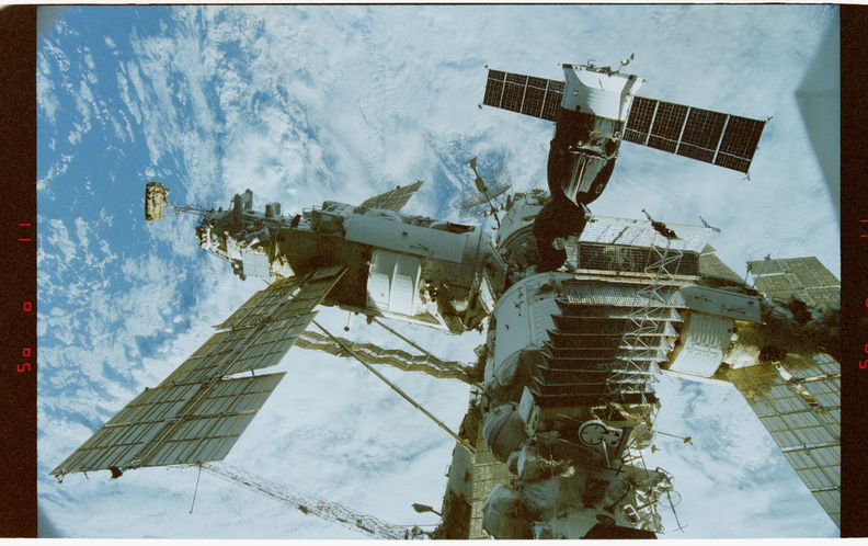 STS079-346-007.jpg