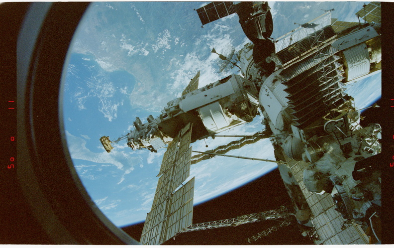 STS079-346-010.jpg
