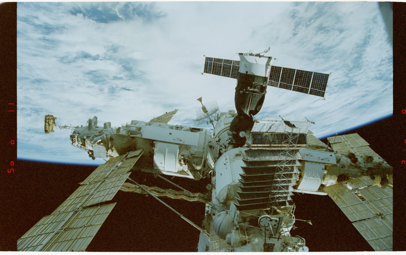 STS079-346-015.jpg