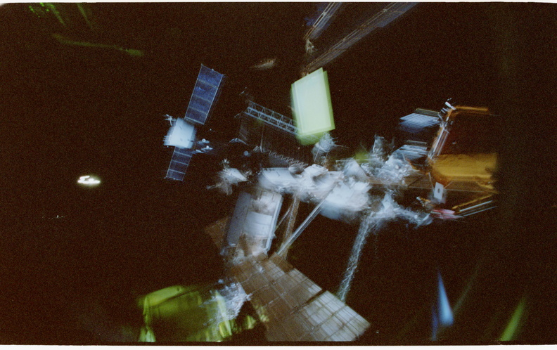 STS079-347-009.jpg