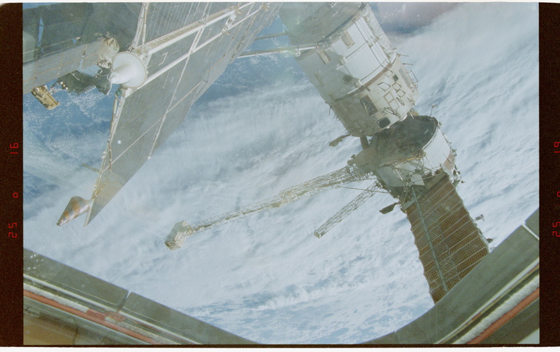 STS079-351-016.jpg