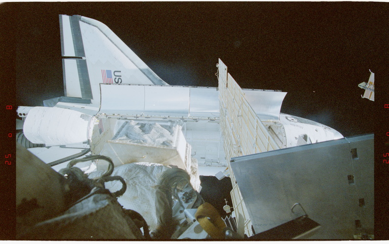 STS079-351-030.jpg
